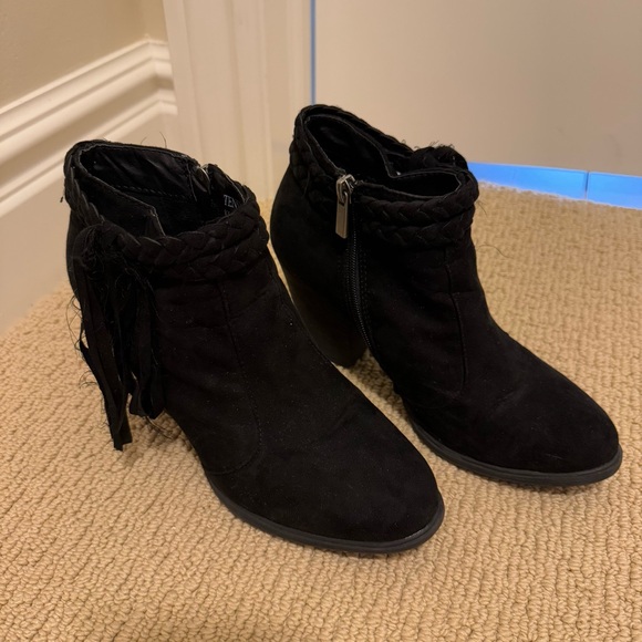 Fringe Ankle Bootz - Picture 1 of 8